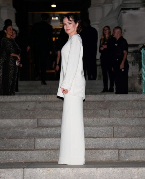 Zoey Deutch at Golden Heart Awards in New York, October 2024 5