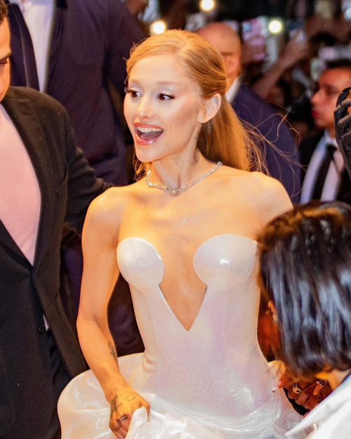 Ariana Grande at Yellow Carpet for Wicked Premiere in Mexico, November 2024 1