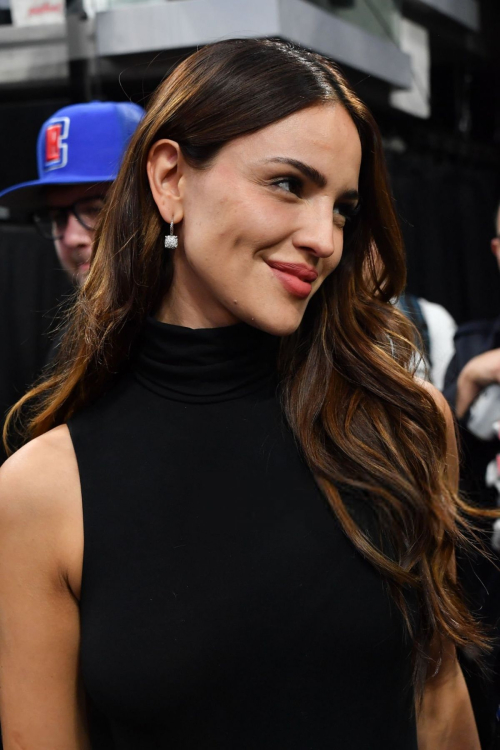 Eiza Gonzalez at Clippers vs 76ers Game in Inglewood, November 2024 9