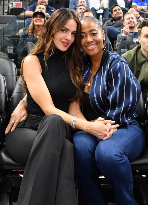 Eiza Gonzalez at Clippers vs 76ers Game in Inglewood, November 2024 3