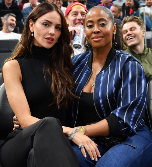 Eiza Gonzalez at Clippers vs 76ers Game in Inglewood, November 2024 4