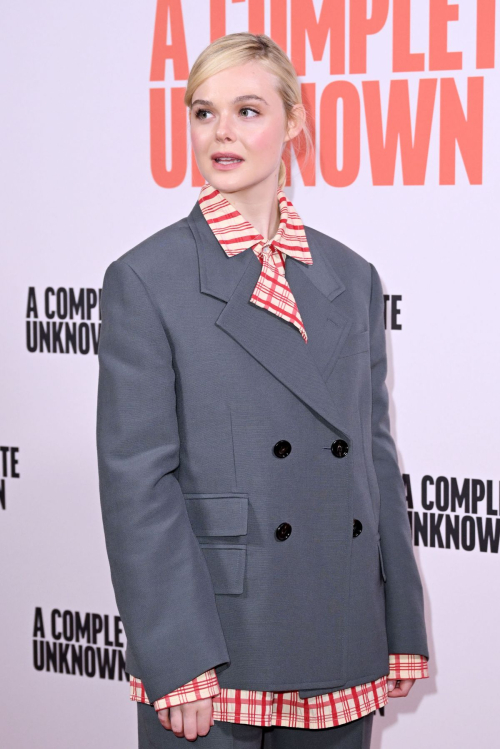 Elle Fanning at A Complete Unknown Photocall in London, November 2024 1