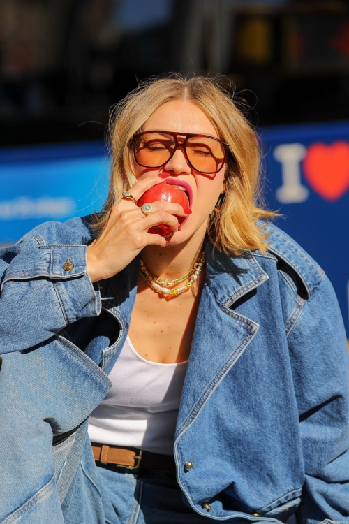 Gigi Hadid at Photoshoot in New York City, November 2024 4