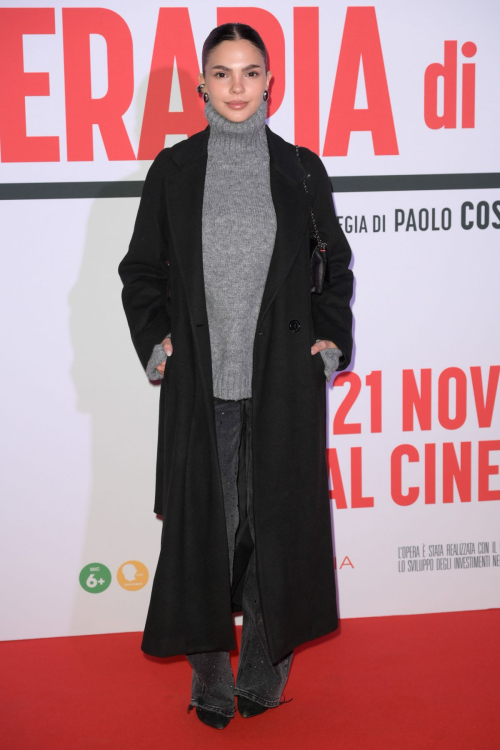 Giulia De Angelis at A Group Therapy Premiere in Rome, November 2024 1