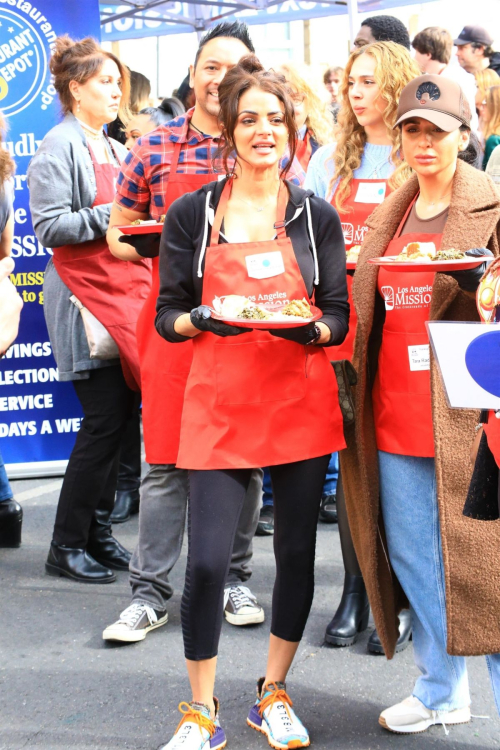 Golnesa GG Gharachedaghi Serves Food to Homeless at LA Mission Los Angeles, November 2024 1