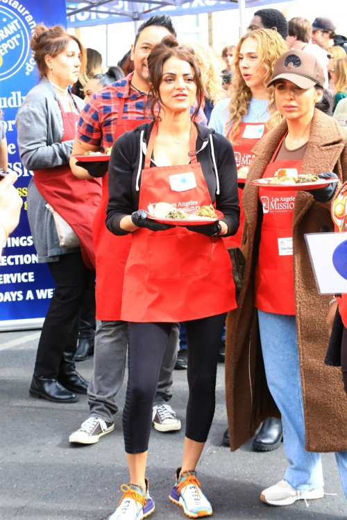 Golnesa GG Gharachedaghi Serves Food to Homeless at LA Mission Los Angeles, November 2024 4