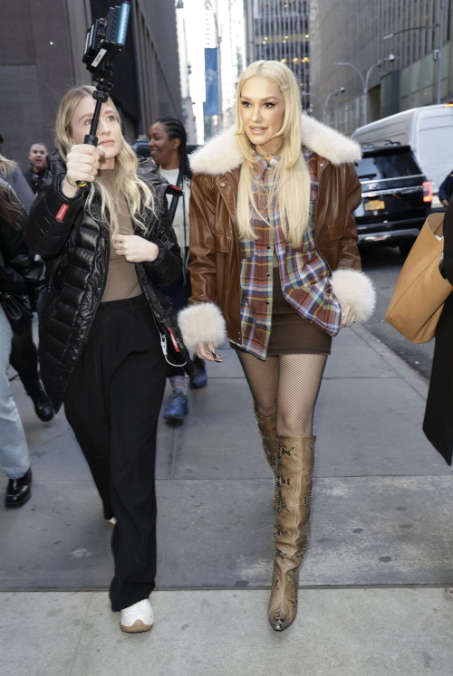 Gwen Stefani Out Filming on Streets in New York, November 2024 6