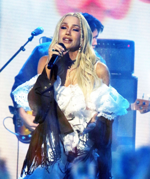 Gwen Stefani Performs at Today Show Citi Concert Series in New York, November 2024 6