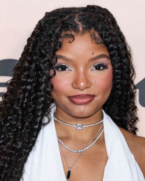 Halle Bailey at Give Her FlowHERS Awards Gala Los Angeles, November 2024 3