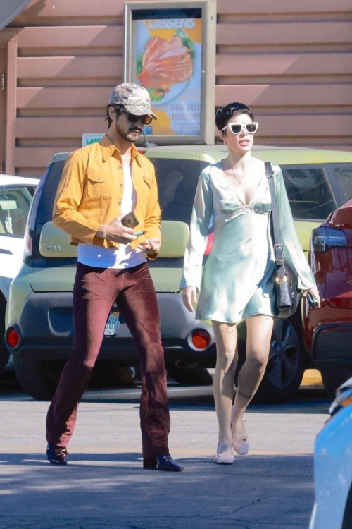 Halsey and Avan Jogia Out for Lunch in Los Feliz, November 2024 6