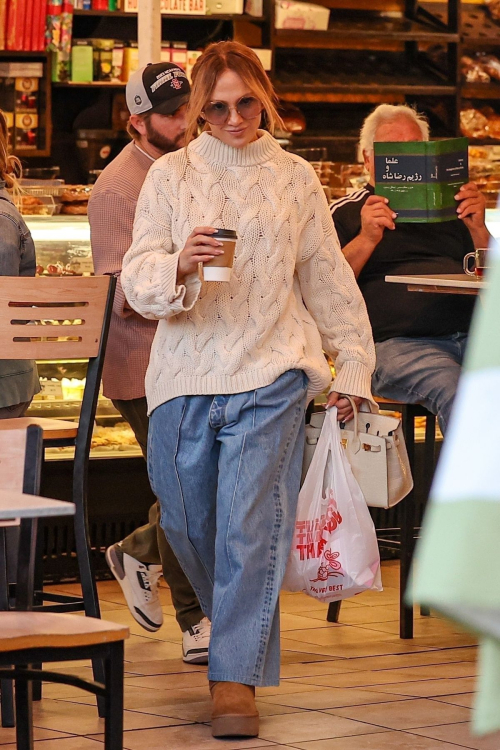 Jennifer Lopez Out for Coffee and Pastries in Los Angeles, November 2024 1