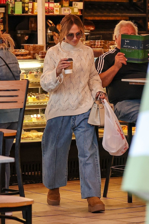 Jennifer Lopez Out for Coffee and Pastries in Los Angeles, November 2024 2