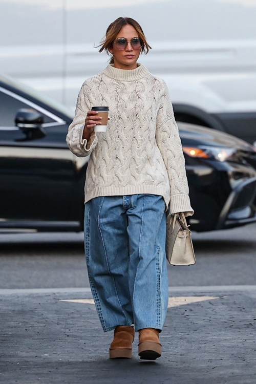 Jennifer Lopez Out for Coffee and Pastries in Los Angeles, November 2024 3