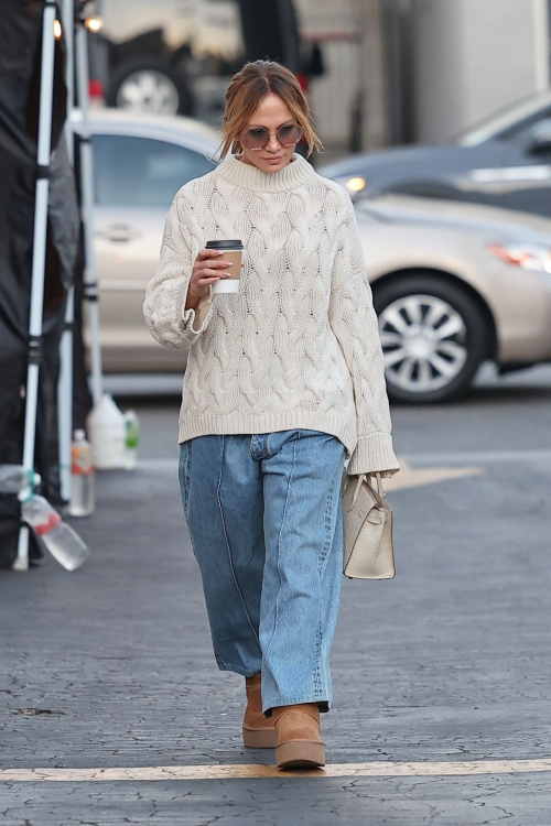 Jennifer Lopez Out for Coffee and Pastries in Los Angeles, November 2024 5