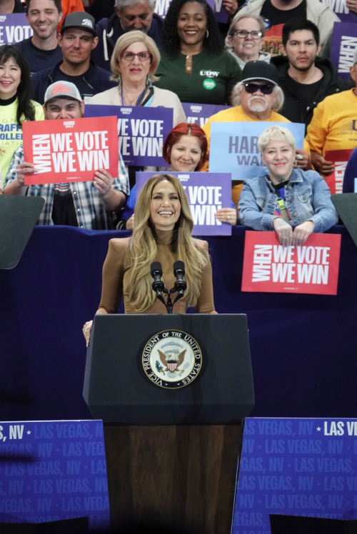 Jennifer Lopez Speaks at Kamala Harris Rally in Las Vegas, Oct 2024 6