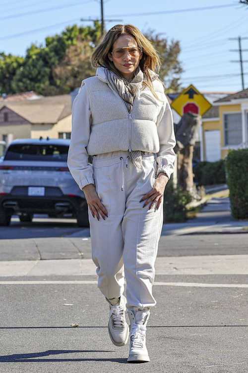 Jennifer Lopez Visiting a Friend in Los Angeles, November 2024 4