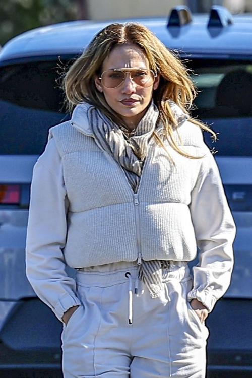 Jennifer Lopez Visiting a Friend in Los Angeles, November 2024 6