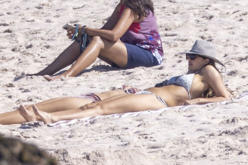 Jessica Alba in Bikini at Beach in Mexico, November 2024 1