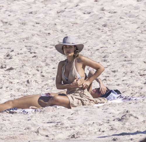 Jessica Alba in Bikini at Beach in Mexico, November 2024 4