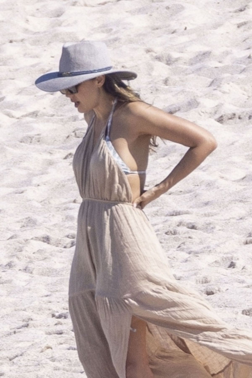 Jessica Alba in Bikini at Beach in Mexico, November 2024 5