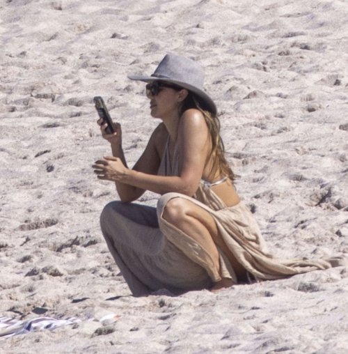 Jessica Alba in Bikini at Beach in Mexico, November 2024 6