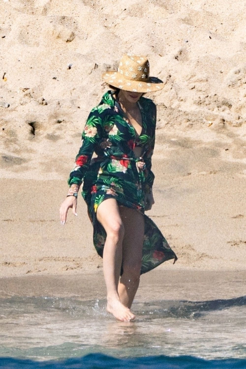 Jessica Chastain at Beach in Los Cabos, November 2024 2