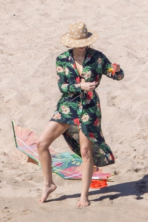 Jessica Chastain at Beach in Los Cabos, November 2024 5