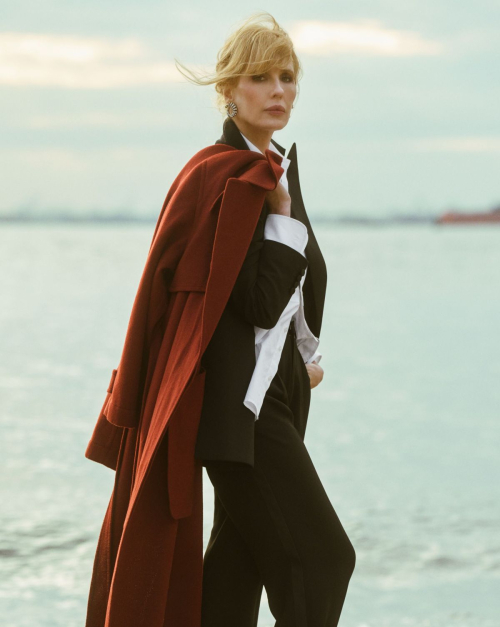 Kelly Reilly for Town and Country Magazine, December 2024 4