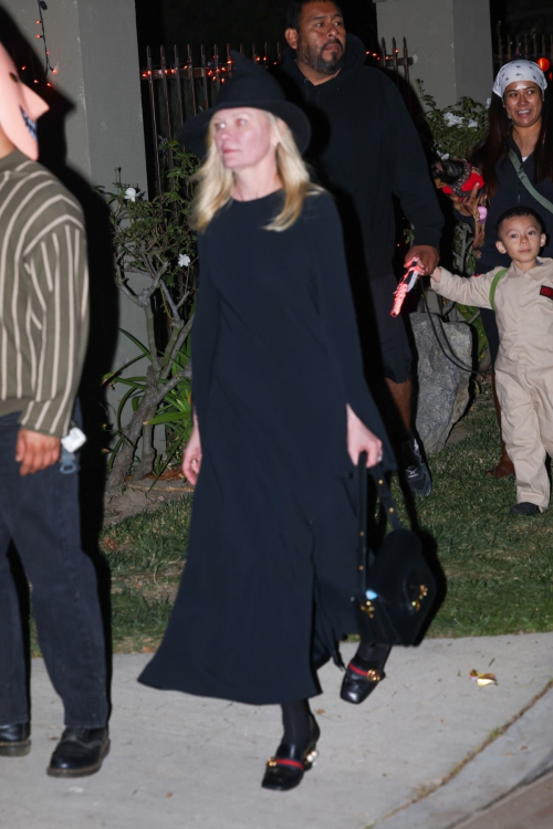 Kirsten Dunst Dressed as Evil Witch for Halloween in Los Angeles, Oct 2024 2