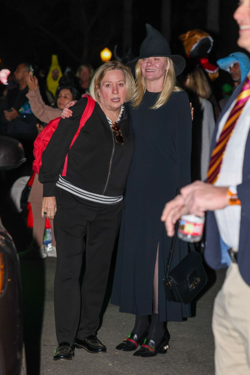 Kirsten Dunst Dressed as Evil Witch for Halloween in Los Angeles, Oct 2024 3