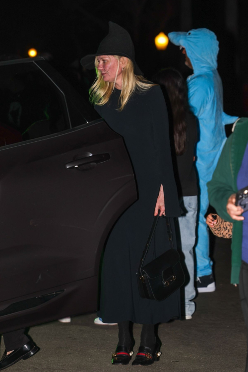 Kirsten Dunst Dressed as Evil Witch for Halloween in Los Angeles, Oct 2024 6