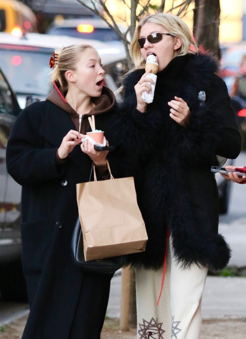 Lila Grace Moss Enjoys a Frozen Treat in New York, November 2024 3