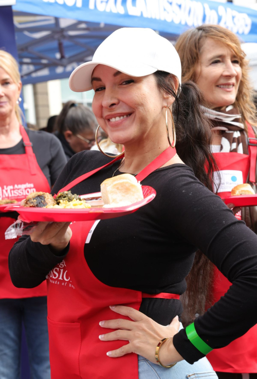 Mayra Veronica Serving Food at LA Mission, November 2024 2