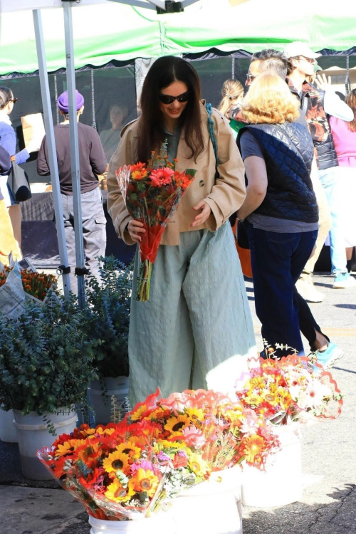 Natasha Blasick Shopping at Studio City Farmers Market, November 2024 5