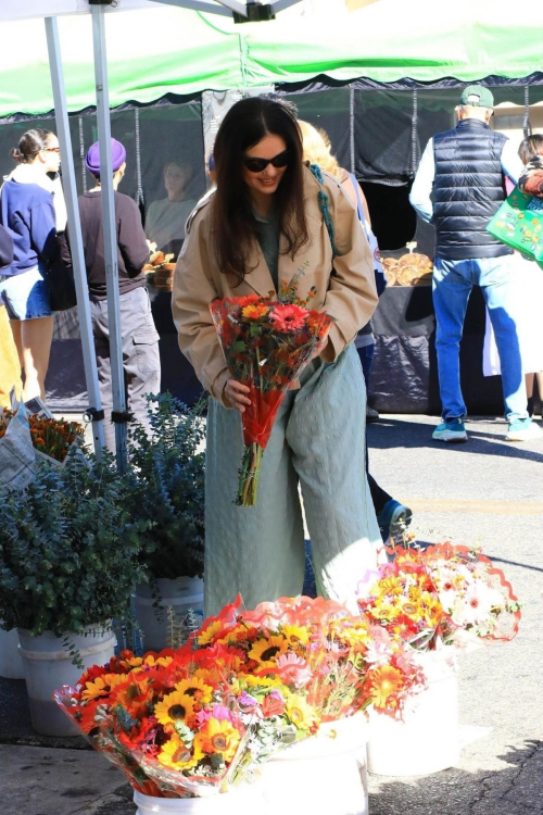 Natasha Blasick Shopping at Studio City Farmers Market, November 2024 8