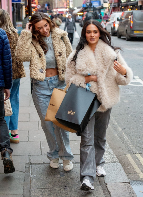 Olivia Hawkins and Rosie Seabrook Out for Lunch in London, November 2024 11