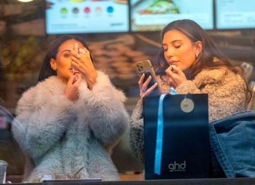 Olivia Hawkins and Rosie Seabrook Out for Lunch in London, November 2024 1