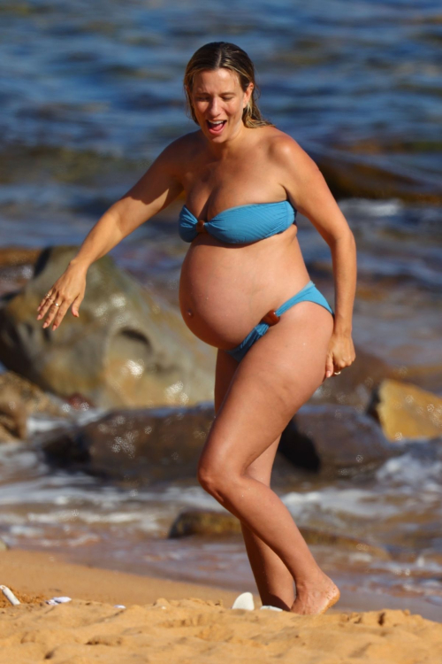 Pregnant Renee Bargh in Bikini at Sydney Beach, November 2024 5