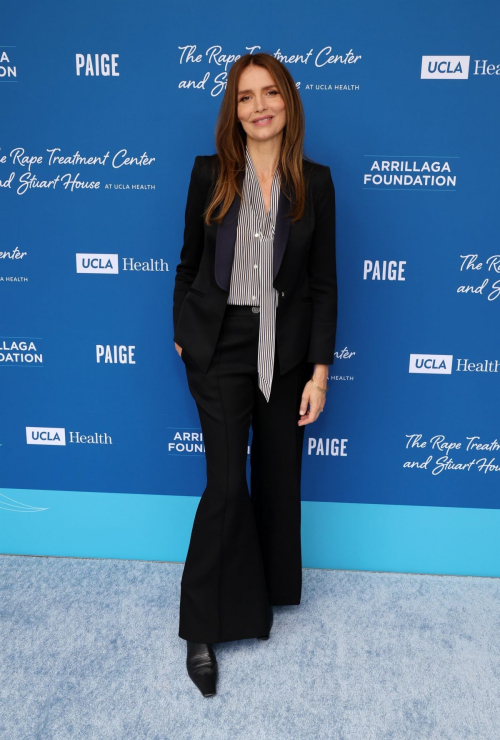 Saffron Burrows at UCLA Health Benefit Event in Los Angeles, October 2024 3