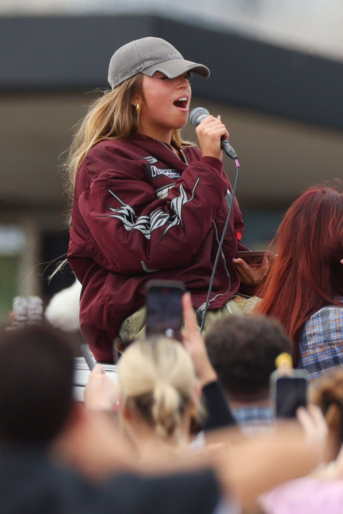 Tate McRae Performs on Entertainment Quarters Rooftop, November 2024 2