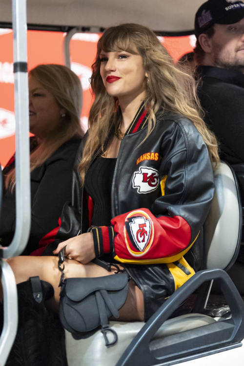 Taylor Swift at Buccaneers vs Chiefs Game, November 2024 4