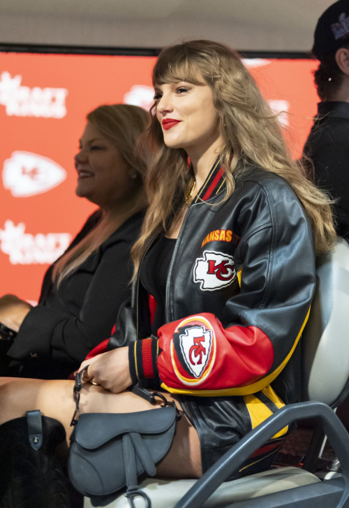 Taylor Swift at Buccaneers vs Chiefs Game, November 2024 6