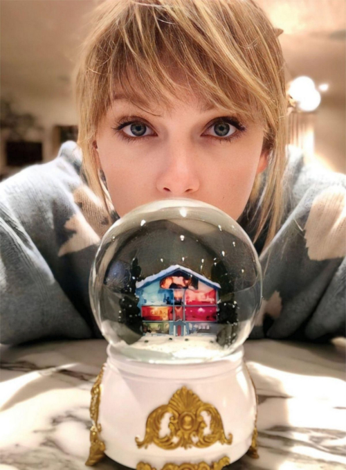 Taylor Swift in Complete Christmas Fan Guide, December 2024 66