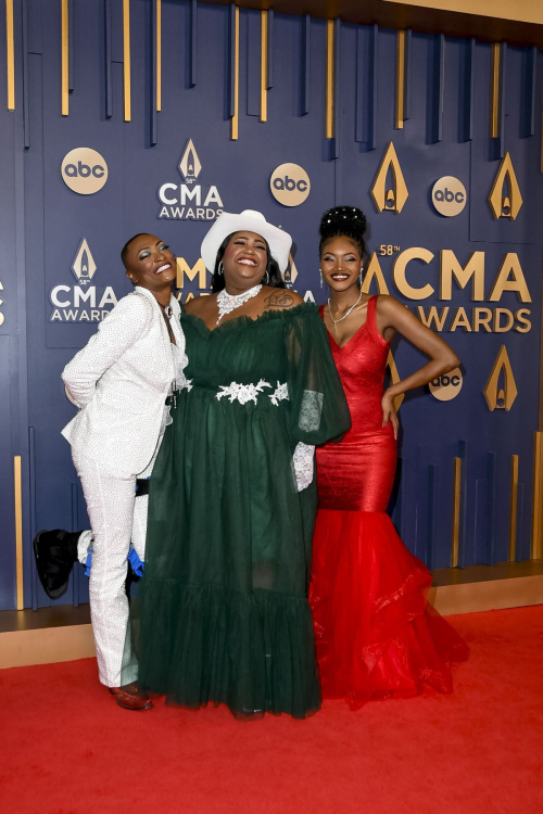 Trea Swindle Danica and Devynn Hart at CMA Awards in Nashville, November 2024 3