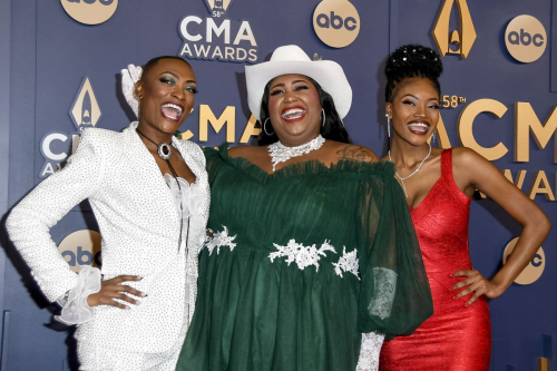 Trea Swindle Danica and Devynn Hart at CMA Awards in Nashville, November 2024 5