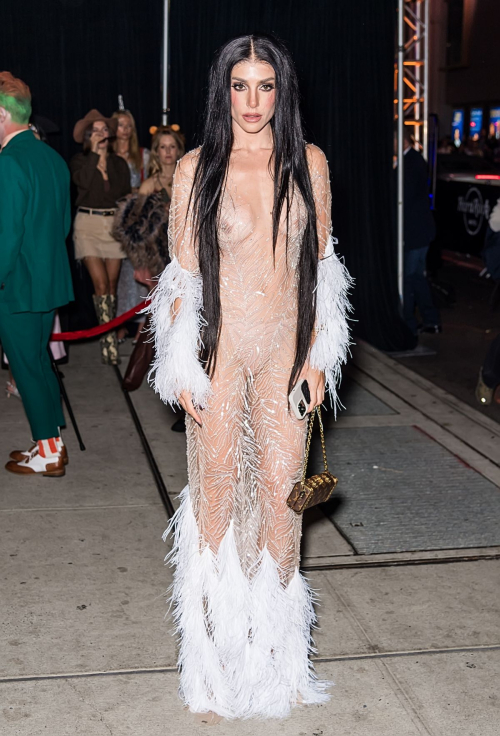 Valentina Ferrer Arrives at Heidi Klum’s Halloween Party, Oct 2024 1