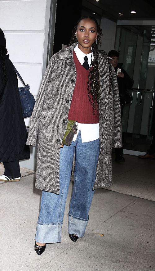 Alyah Chanelle Scott Arrives at Drew Barrymore Show in New York, December 2024 2