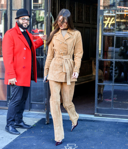 Bella Hadid Out for Lunch at El Quijote in Chelsea, December 2024 3