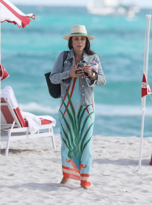 Bethenny Frankel Out at Beach in Miami, December 2024