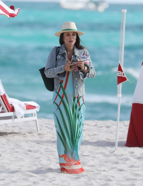 Bethenny Frankel Out at Beach in Miami, December 2024 9